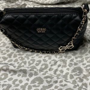 Guess EST 1981 all black with gold chain